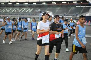 BIB: 5085
                            <button type="button" onclick="openModal(10466704)" class="btn btn-primary btn-sm float-right btn-popup" data-toggle="modal" data-target=".modal-high-quality">
                        <i class="fas fa-shopping-cart"></i> Add to Cart
                    </button>
                                            <button type="button" onclick="isThisMe(10466704, true)" class="btn btn-success btn-sm float-right btn-popup btn-isme hidden" data-toggle="tooltip" data-placement="bottom" title="นี่คือรูปของคุณใช่ไหม คลิกที่นี่เพื่อเอาเข้าอัลบั้ม">
                        <i class="fas fa-plus"></i> Add to album
                    </button>
                    <button type="button" onclick="isThisMe(10466704, false)" class="btn btn-warning btn-sm float-right btn-popup btn-isnotme hidden">
                        <i class="fas fa-ban"></i> Remove from album
                    </button>